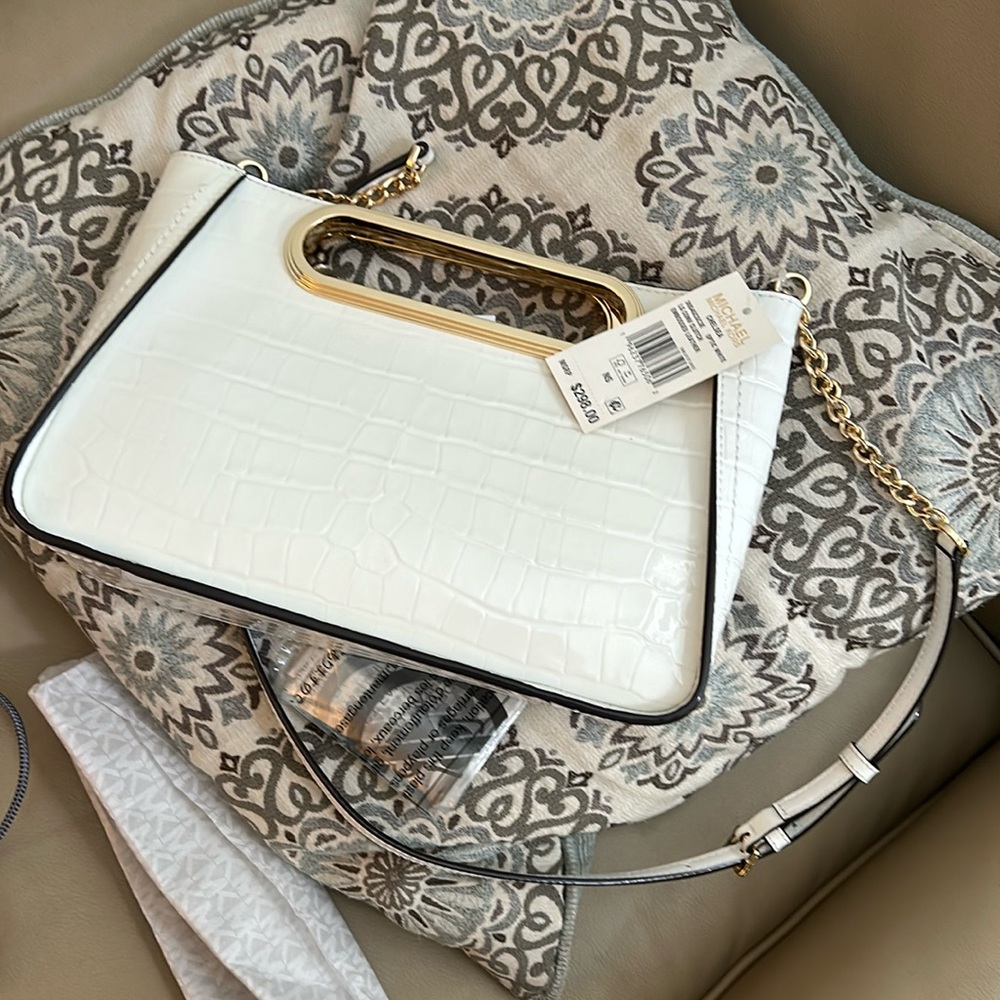 NEW Michael Kors Chelsea Large Patent Leather Convertible Crossbody Bag